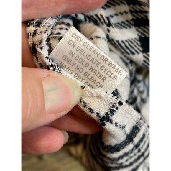 Seline Lounge • BRIDE • Black/White Plaid Flannel Tunic Button-down Ling Sleeve - Picture 8 of 16